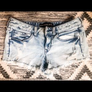 Distressed jean Express jean shorts (size 4)